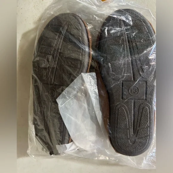 NWT Cat and Jack slippers youth size 13 - Picture 9 of 10